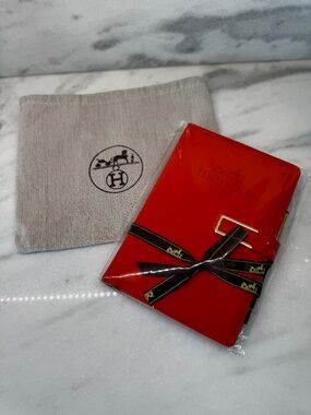 SUPER CUTE Hermes VIP Orange Notebook with Pen and Dustbag!